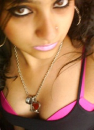 Delicious young indian stunner in pink undies making selfshot pics. - Picture 1