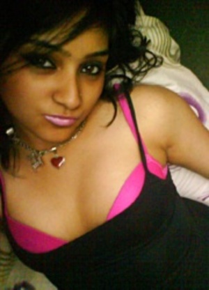 Delicious young indian stunner in pink undies making selfshot pics. - Picture 2