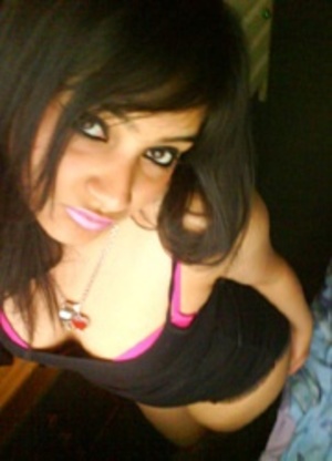 Delicious young indian stunner in pink undies making selfshot pics. - Picture 5