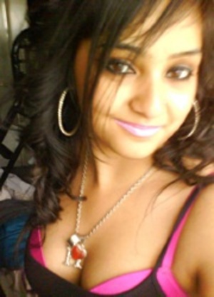 Delicious young indian stunner in pink undies making selfshot pics. - Picture 10