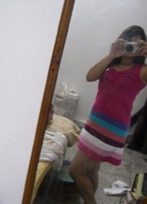 Horny indian hottie making selfshot xxx upskirt pics at home. - Picture 4