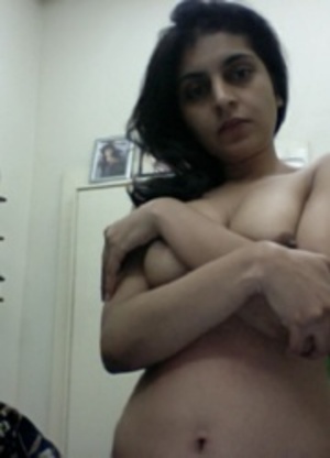 Naked indian young babe flashing her yummy tits in the bathroom. - Picture 6
