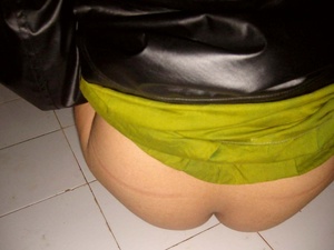 Homemade pics of chubby indidan chick taking off her panties and peeing. - Picture 7