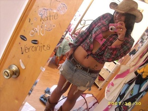 Homemade selfshot pics of young indian girl changing her clothes in front of mirror. - Picture 8