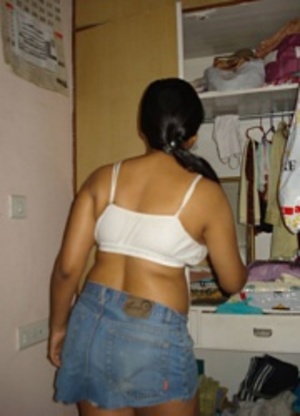 Big tits indian chubby girl has no panties under her jeans miniskirt. - Picture 1