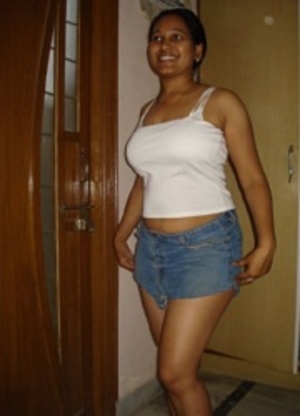Big tits indian chubby girl has no panties under her jeans miniskirt. - Picture 3