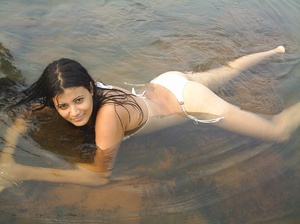 Real amateur indian chick in sexy bikini showing her perfect boobs outdoors. - Picture 1