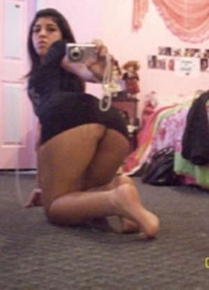Xxx selfshot pics of busty indian babe posing in undies and without it. - Picture 4