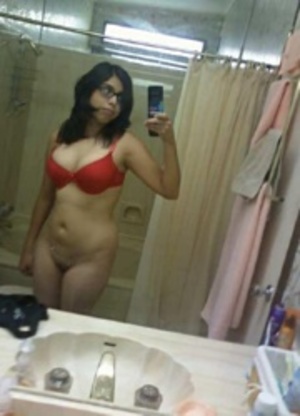 Xxx selfshot pics of busty indian babe posing in undies and without it. - XXXonXXX - Pic 7