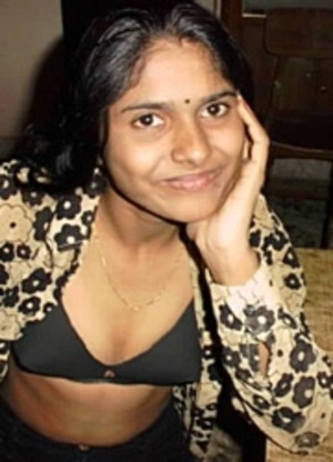 Indian young stunner taking off her black bra just to show you her sexy tits. - Picture 1