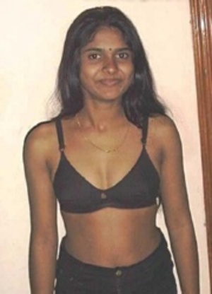 Indian young stunner taking off her black bra just to show you her sexy tits. - Picture 4