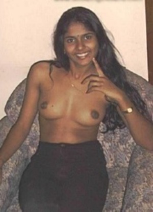 Indian young stunner taking off her black bra just to show you her sexy tits. - Picture 9