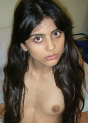 Shaved pussy indian teen doesn't mind posin totally naked on a cam. - Picture 3