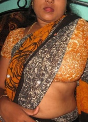 Amateur indian babe in native outfit undressing and exposing her big breast. - Picture 1
