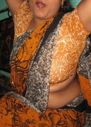 Amateur indian babe in native outfit undressing and exposing her big breast. - Picture 2