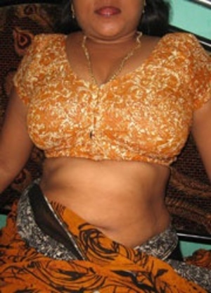 Amateur indian babe in native outfit undressing and exposing her big breast. - Picture 4