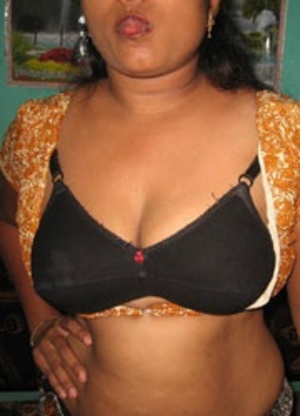 Amateur indian babe in native outfit undressing and exposing her big breast. - Picture 5