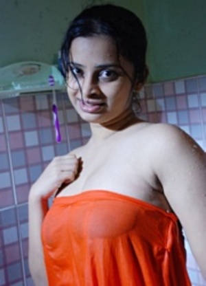 Smily indian stunner in sexy red dress seductively posing in the restroom. - Picture 2