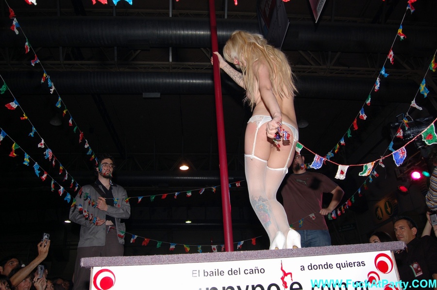 Reality porn pics of orgy party blonde star expsoing her yummy tits and shaved pussy in the public. - XXXonXXX - Pic 5