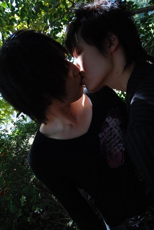 A pair of handsome japanese gays getting - Picture 2