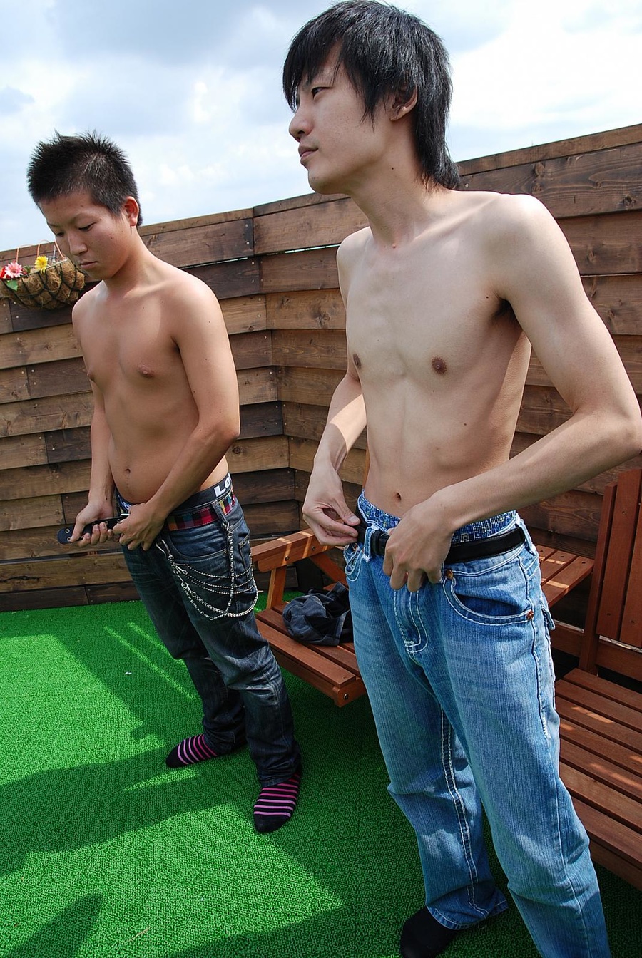 Petite body japanese dude getting it on wit - XXX Dessert - Picture 2