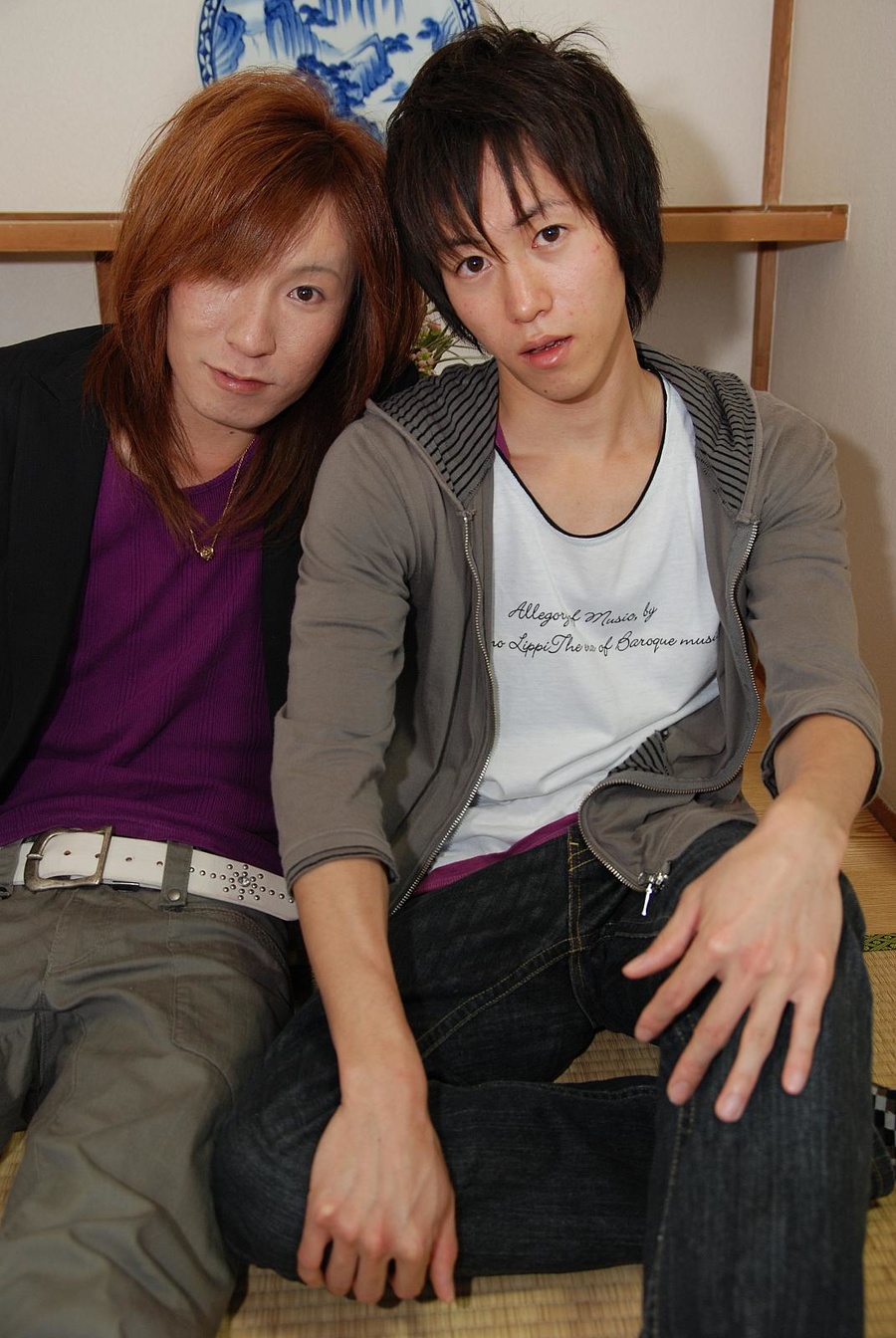 Long haired asian hunk giving a head to his - XXX Dessert - Picture 1