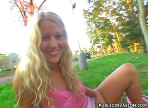 Blonde sex hungry girl showing her blowj - Picture 9