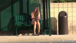 He gave her phallus-shaped dildo and had the fastest nude in public disappearance! - Picture 14