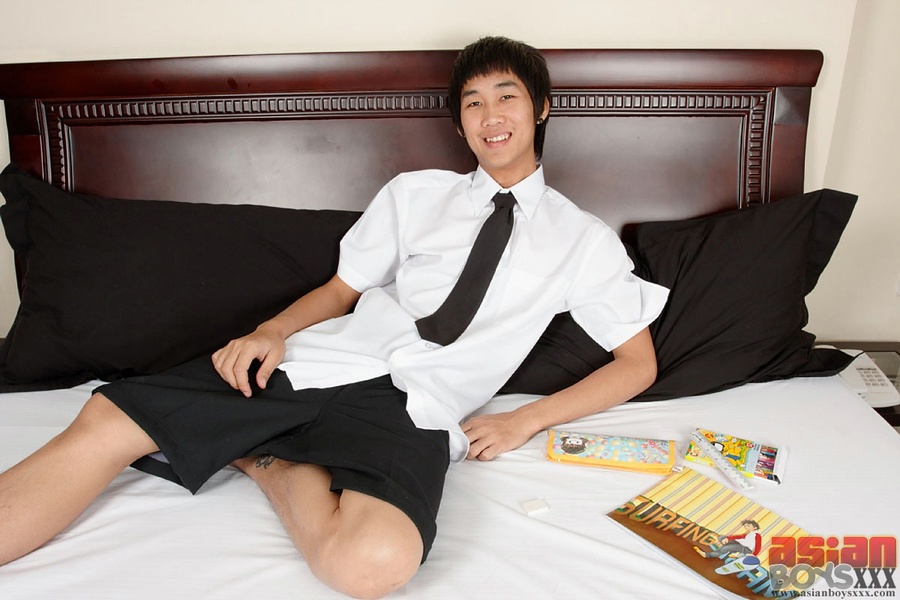 Coming to a striking end of his free xxxgay masturbation!!! - XXXonXXX - Pic 4