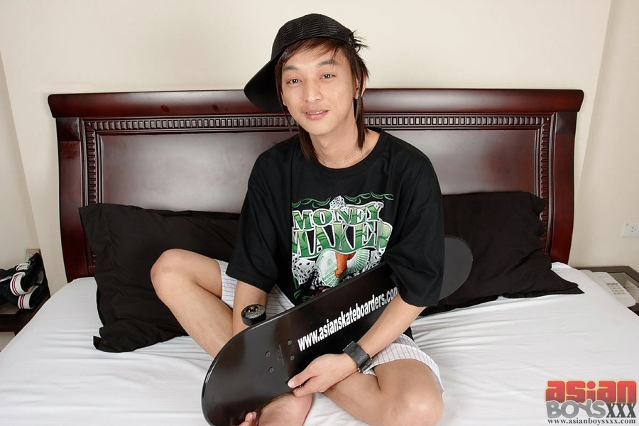 It’s time he dropped off skateboard and devoted some time to dolloping the gay porna weiner - XXXonXXX - Pic 1