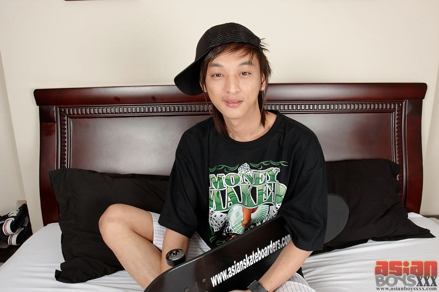 It’s time he dropped off skateboard and devoted some time to dolloping the gay porna weiner - XXXonXXX - Pic 5