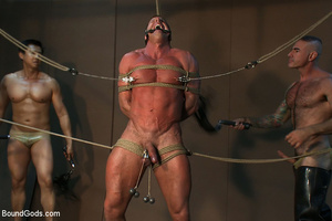 He is quartered and punished by porno gay homos - Picture 5