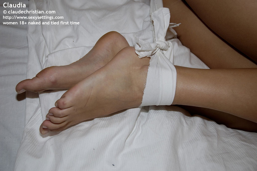 Fully naked petite girl Claudia has her han - XXX Dessert - Picture 6