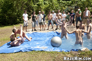 Gays videos amateurs are playing with ball in the swimming pool! - Picture 5