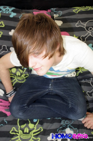 Long-haired solo boy posing and having gay xxx pleasure in every possible way! - Picture 2