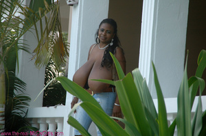 This ebony amateur chick has so huge and - XXX Dessert - Picture 1