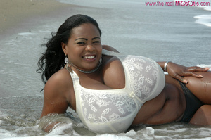 Black cutie teasing on the beach anf tak - Picture 1