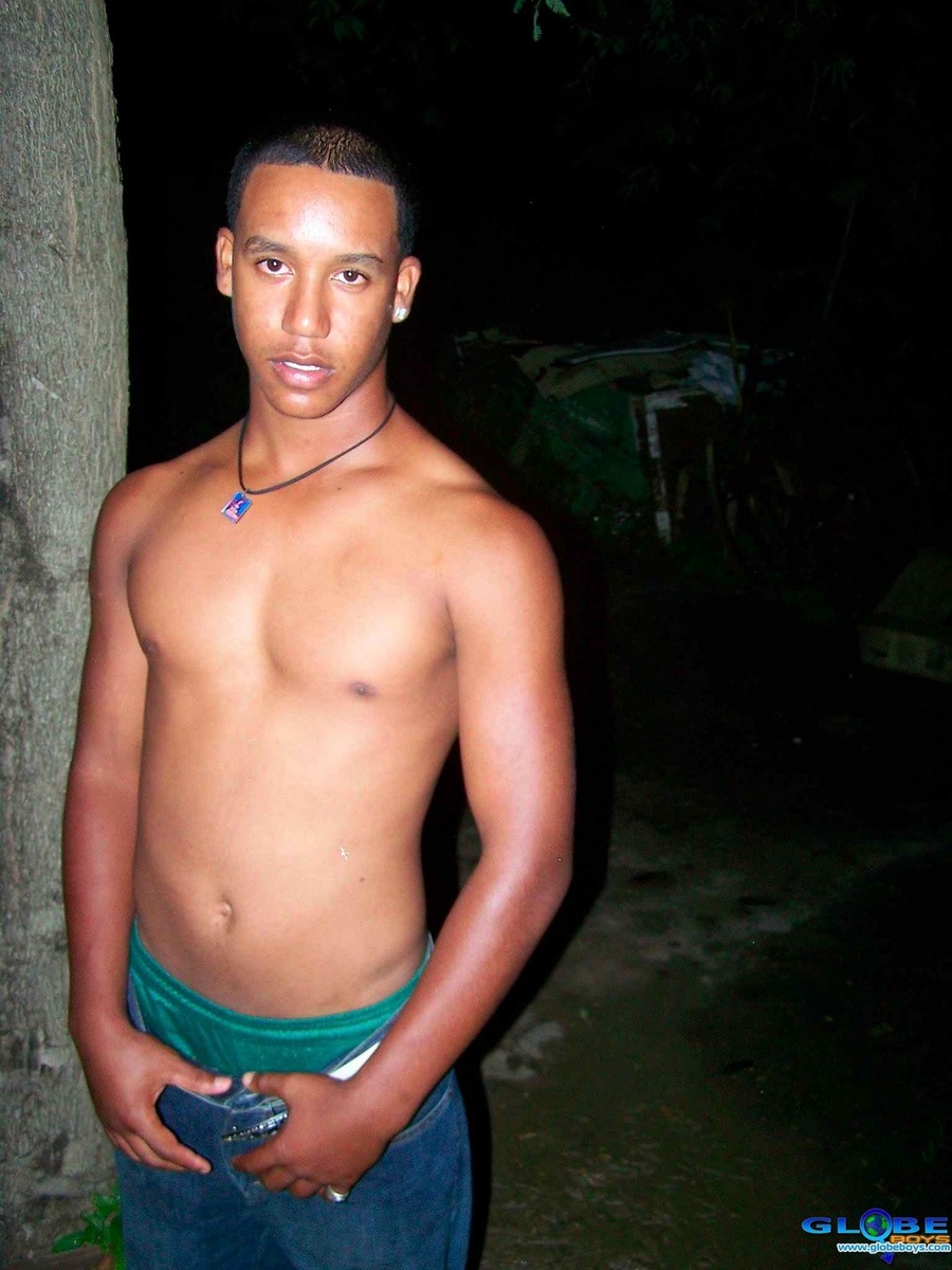 Black one is dusting the duvet on his Gay Sex body - XXXonXXX - Pic 3