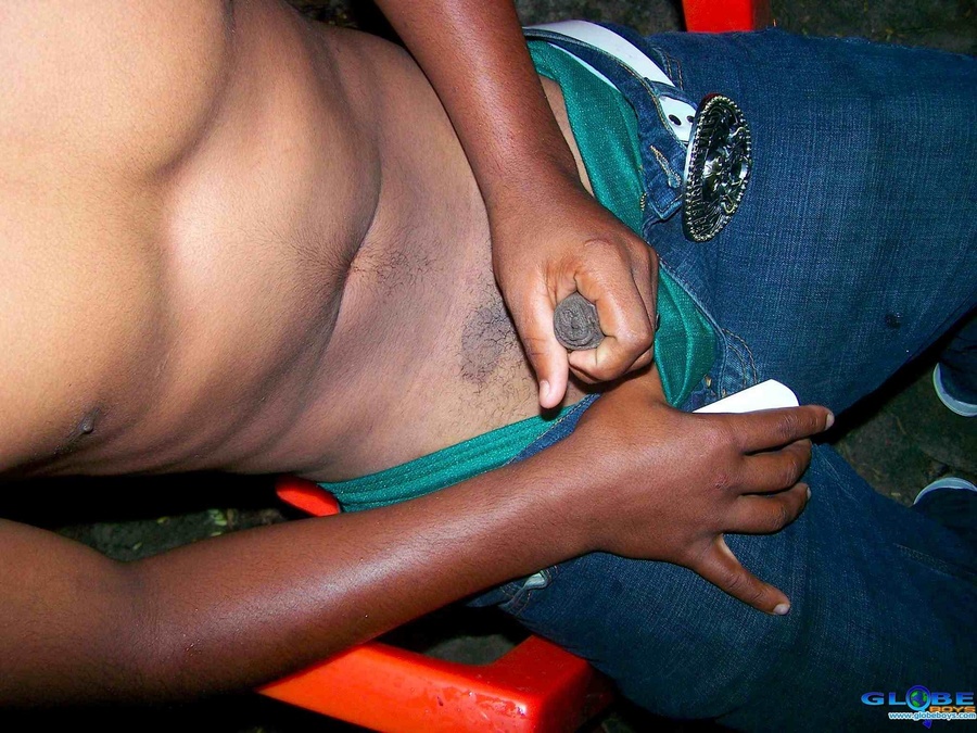 Black one is dusting the duvet on his Gay Sex body - XXXonXXX - Pic 6