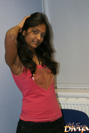 Young indian hottie wanna you watch her  - XXX Dessert - Picture 1