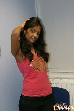 Young indian hottie wanna you watch her  - Picture 2