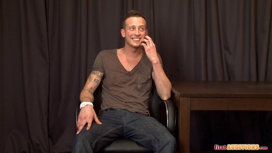 Tattoed guy dude stripping on a cam before  - XXX Dessert - Picture 1
