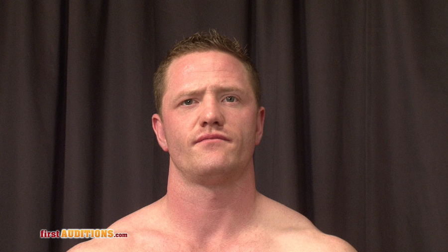 Muscular amateur gay proudly showing his sh - XXX Dessert - Picture 4