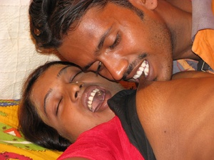 Screwing her tanned and well-smacking body in the horniest possible Indian teen way! - Picture 3