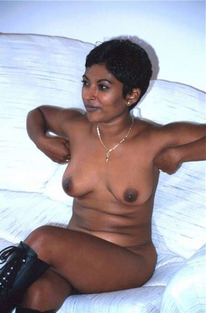 Hot brown Indian sex lovely is showing off herself - Picture 4