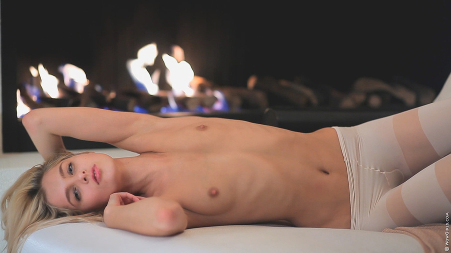 Lustful blonde teen fingering her cooch ple - XXX Dessert - Picture 4