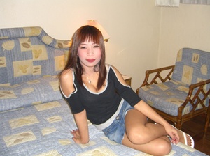 Her Asian teen splendor strikes the eye from the very … - Picture 1