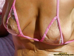 White haired amateur granny posing in se - XXX Dessert - Picture 13