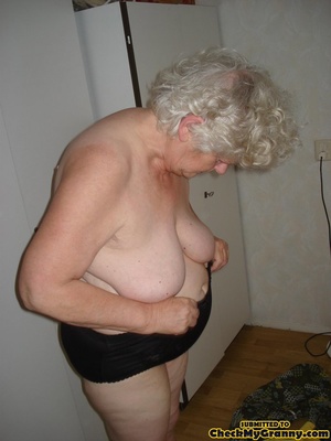 Bbw granny with big juggs posing all ove - Picture 8