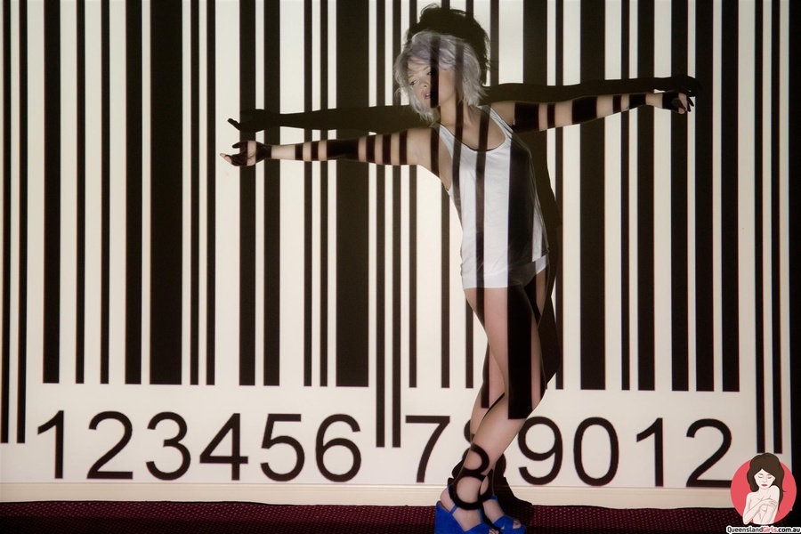 Sexy blonde teen posing naked for beautiful - XXX Dessert - Picture 1